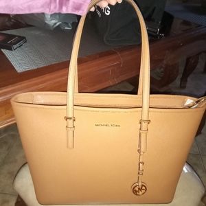 Michael kors tote